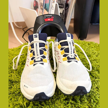Suszarka Lenz Space Dryer 3.0 w butach sportowych